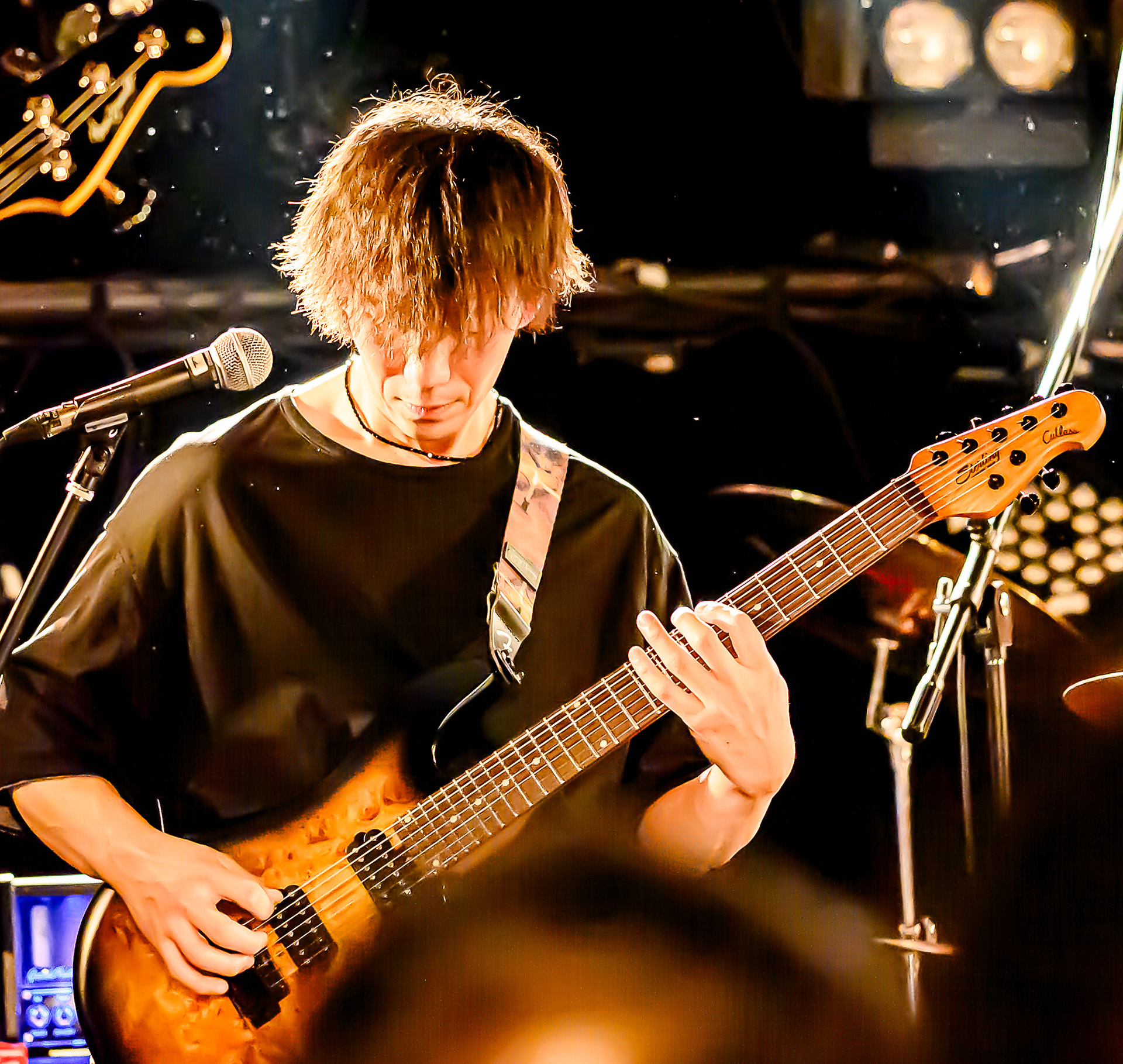 ライブハウスでのドラマチックな撮影。名古屋市中区錦3丁目BAR BLACK STAR経営のRionaさん。 ライブハウスでの出張撮影を承りました。