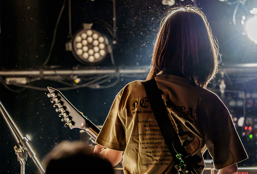 ライブハウスでのドラマチックな撮影。名古屋市中区錦3丁目BAR BLACK STAR経営のRionaさん。 ライブハウスでの出張撮影を承りました。