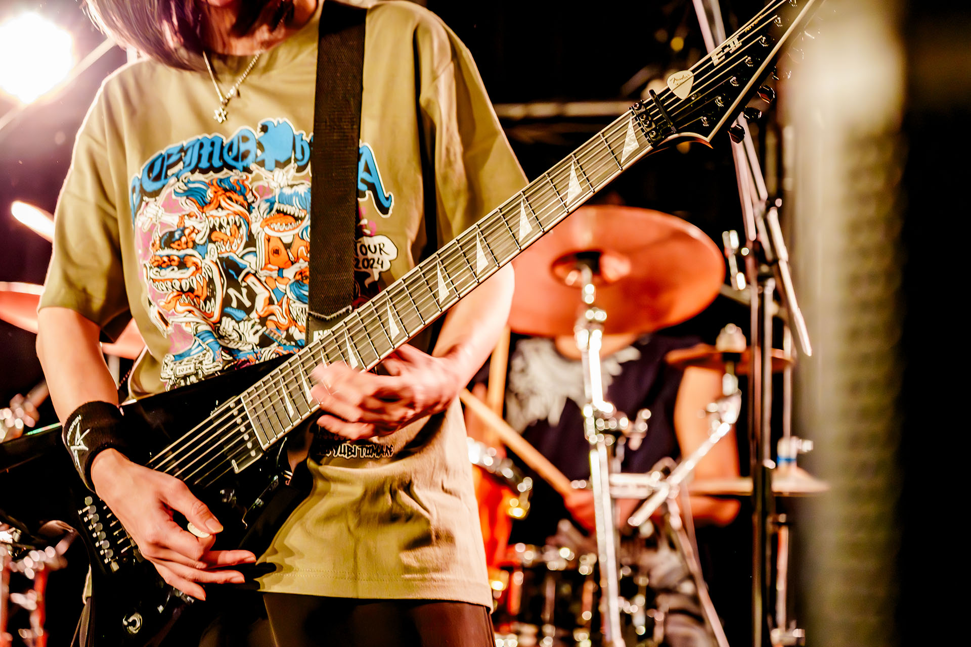 ライブハウスでのドラマチックな撮影。名古屋市中区錦3丁目BAR BLACK STAR経営のRionaさん。 ライブハウスでの出張撮影を承りました。