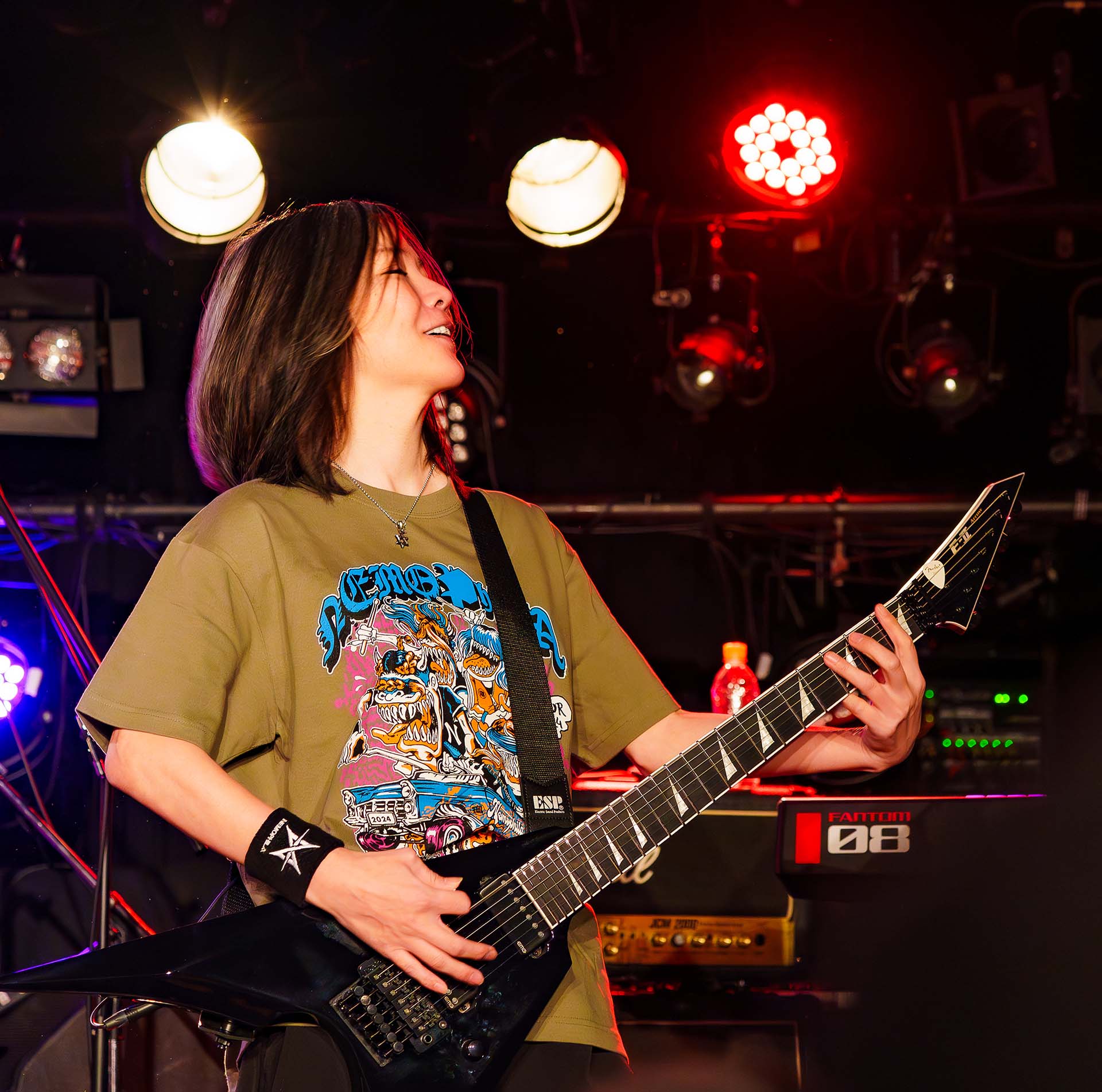 ライブハウスでのドラマチックな撮影。名古屋市中区錦3丁目BAR BLACK STAR経営のRionaさん。 ライブハウスでの出張撮影を承りました。